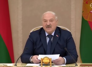 Лукашенко назвал информационную войну прелюдией к горячей