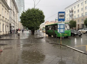 Водители автобусов продолжают нарушать ПДД в Екатеринбурге