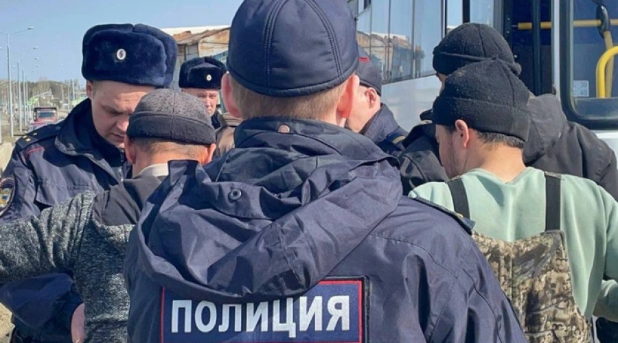 Силовики устроили облаву на мигрантов возле «Таганского ряда» вчера в 13:31