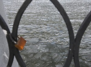 Екатеринбуржец провалился под лёд на Шарташе