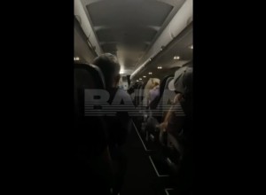 Мужчину увезли в психбольницу из салона самолета c приступом паранойи