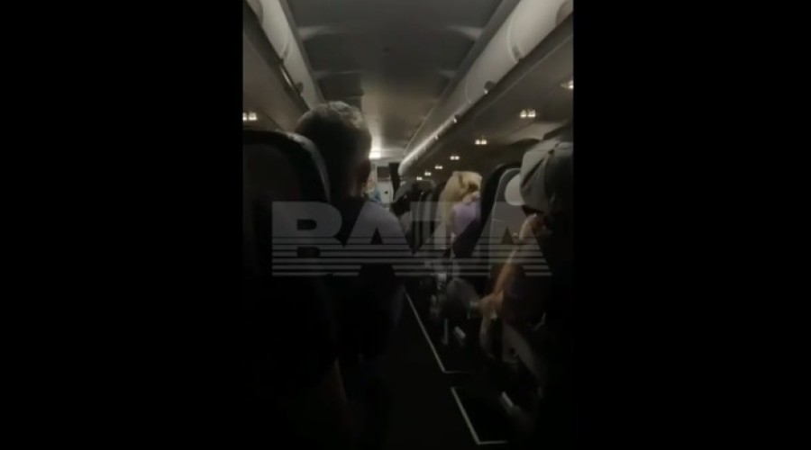 Мужчину увезли в психбольницу из салона самолета c приступом паранойи