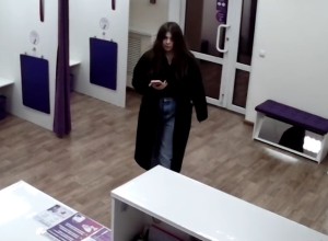 Екатеринбурженка украла сапоги из пункта выдачи Wildberries, подложив в коробку старые ботинки