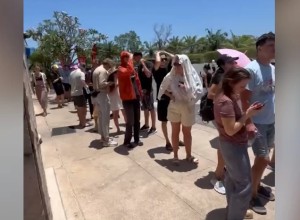 Екатеринбуржцы показали огромные толпы на выборах за границей