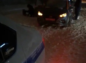 В Екатеринбурге при попытке сбыта 45 свертков мефедрона задержана женщина-водитель