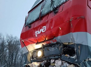 Пассажирский поезд столкнулся с локомотивом в Ульяновской области. Пострадали десятки человек