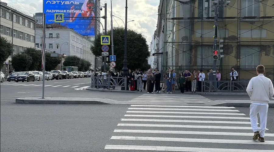 Пьяного водителя, сбившего пешехода на тротуаре, задержали в Первоуральске
