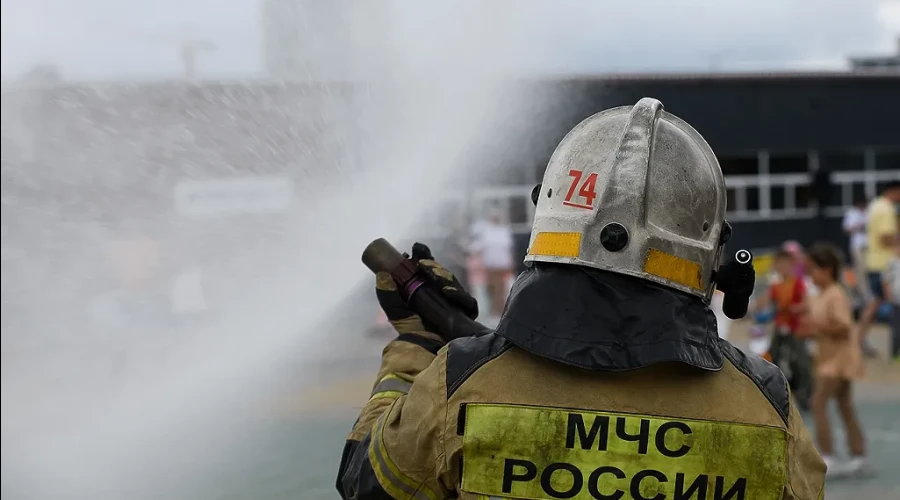 Пожарные внезапно устроили пролив в жаркий день для екатеринбуржцев