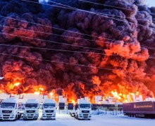 Wildberries разыскивает 16 сотрудников сгоревшего склада в Шушарах