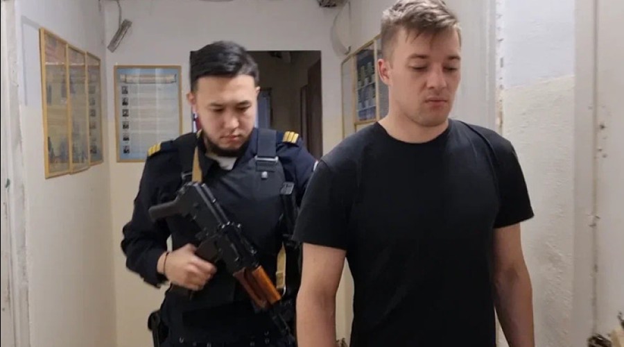 В Екатеринбурге полицейские задержали курьера, похитившего 750 тысяч рублей у пенсионерки