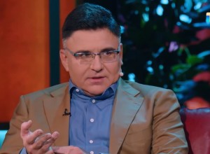 Baza: Сын главы «Газпром-медиа» Жарова отдал мошенникам 65 миллионов рублей наличными