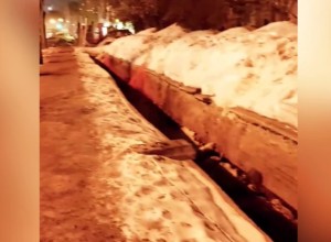 На опасную для жизни вырытую яму пожаловались екатеринбуржцы
