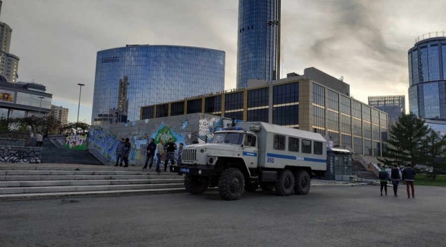 Массовые мероприятия в Екатеринбурге будут охранять вооруженные росгвардейцы