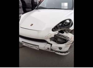 Пьяная 19-летняя девушка на Porsche Cayenne устроила ДТП на Урале 
