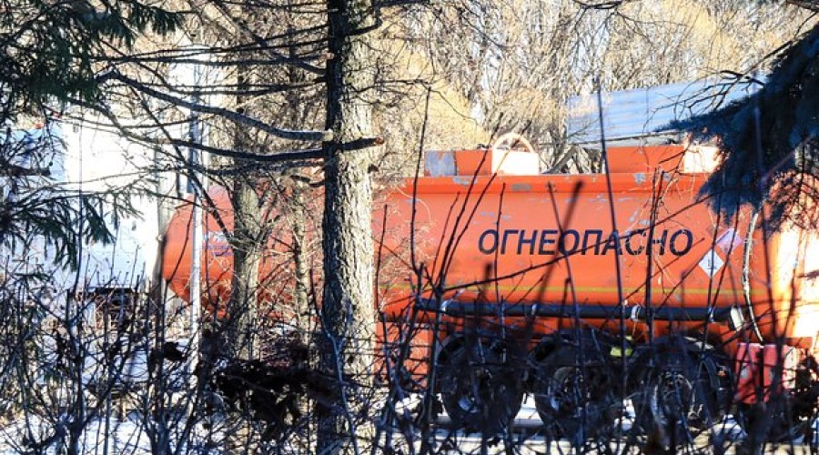 Цены снизились, а запасы выросли. Правительство отменило временный запрет на вывоз бензина из России