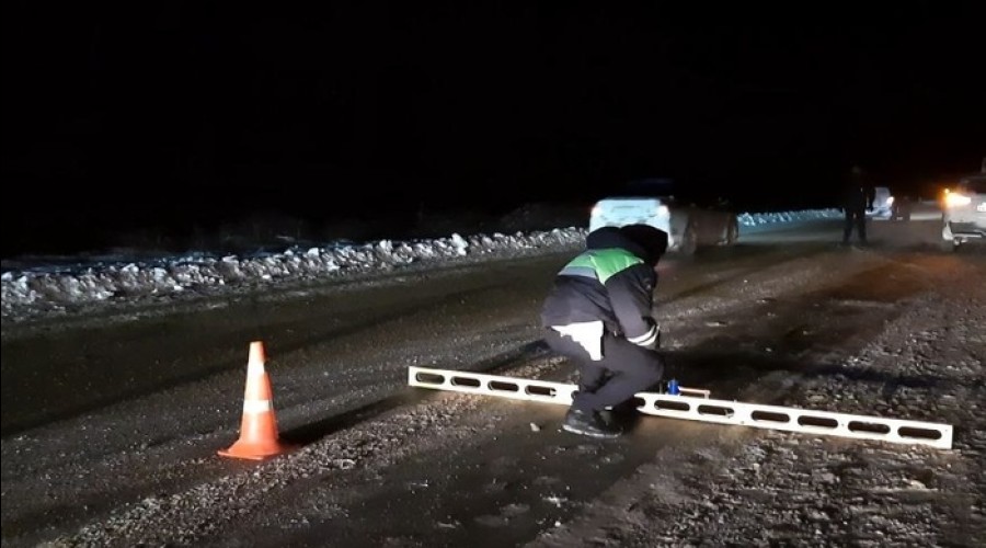 На свердловской трассе погиб пешеход, который стоял на дороге