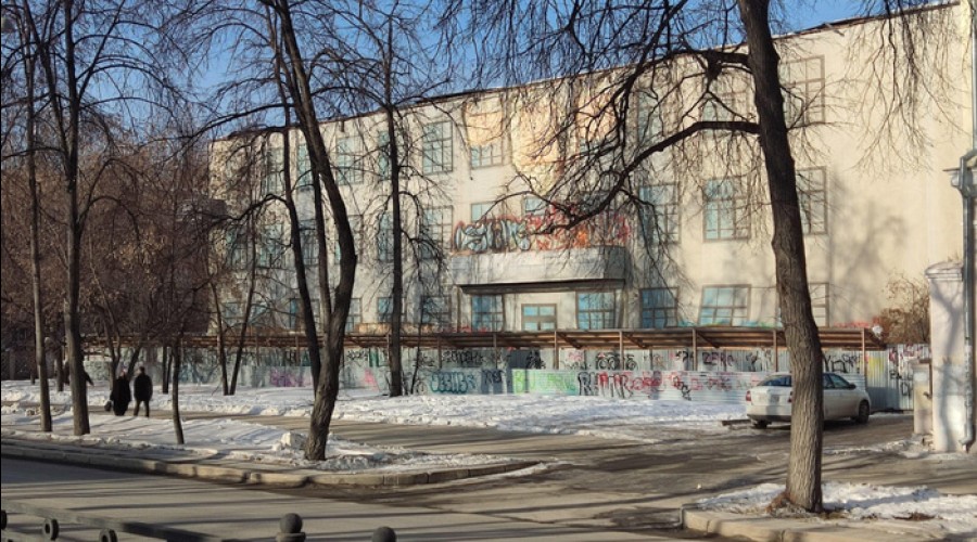 В центре Екатеринбурга выставили на продажу здание-памятник без крыши