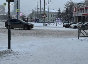 Екатеринбуржцы пожаловались на заснеженные дороги в центре