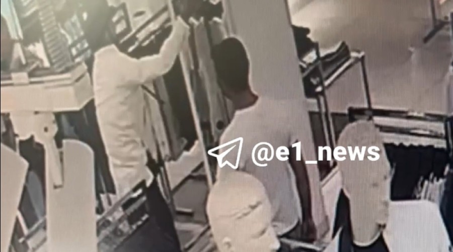 В «Мегаполисе» двое парней попытались обокрасть магазин, но глупо выдали себя