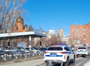 В Екатеринбурге пассажирка получила сотрясение мозга: легковушка подрезала трамвай