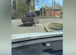 В Екатеринбурге родители устроили ребенку смертельно опасную езду