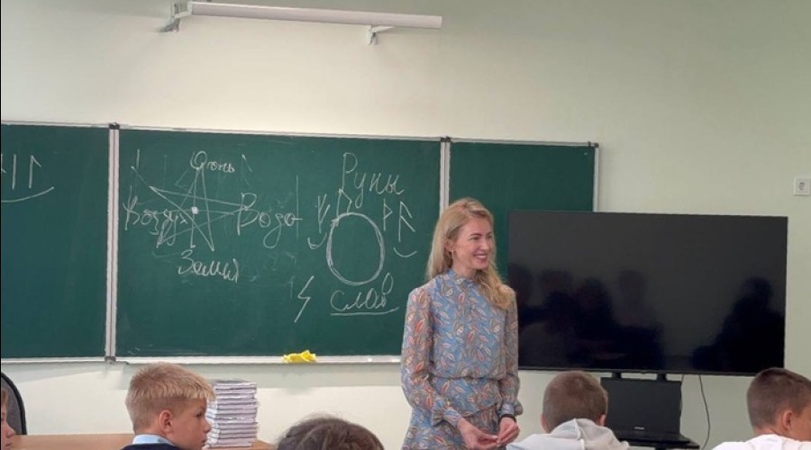 Поклонская объяснила рисование рун на уроке «Разговоры о важном»