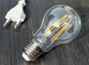 Жители посёлка под Екатеринбургом уже сутки сидят без электричества и тепла