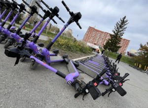 Началось! В Екатеринбург вернулись самокаты