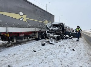 Водитель самосвала погиб под Ачитом на трассе М-12 в столкновении с двумя грузовиками