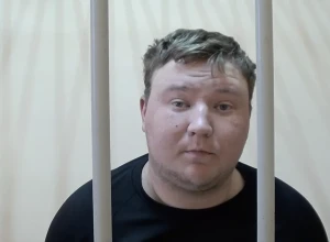 Безработный и монтёр избили студента на Вайнера, заставив перевести 800 рублей