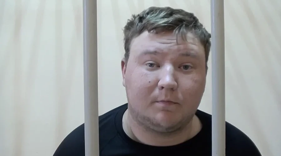 Безработный и монтёр избили студента на Вайнера, заставив перевести 800 рублей
