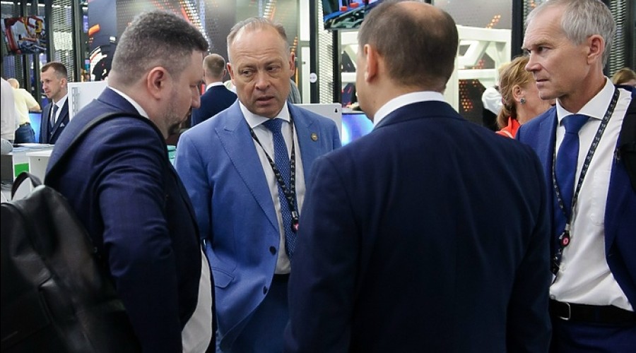 Паслер сократил число членов правительства Свердловской области