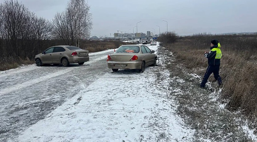 Четырехлетний ребенок пострадал в ДТП между двумя легковушками в Екатеринбурге