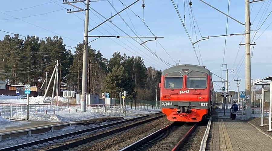 В Екатеринбурге малолетние зацеперы от страха сами позвонили в полицию прямо с поезда и «сдали» себя