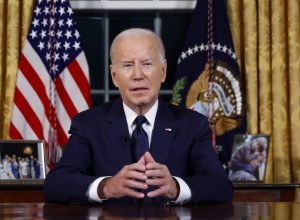 Junge Welt: слова Байдена о Путине и ХАМАС говорят о том, что у него проблемы