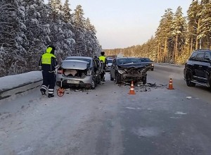В лобовом столкновении на ЕКАД пострадала маленькая девочка