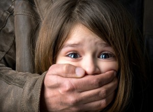Заставил раздеться: свердловчанин решил выбить долг у 16-летней школьницы