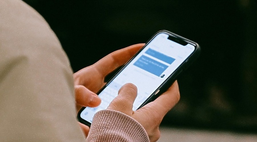 Мошенники начали блокировать айфоны россиян через бесплатный VPN