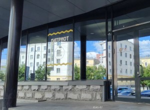 В центре Екатеринбурга за 10 миллионов рублей продают бюджетную столовую для настоящих патриотов