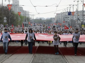 Песков заявил об отмене «Бессмертного полка» во всех городах России