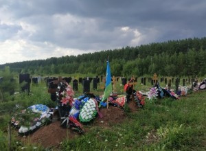 «Сынок подарил деньги, а я не сберегла»: в Екатеринбурге мать участника СВО перевела мошенникам его посмертные выплаты