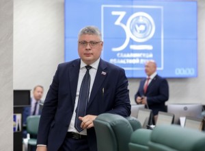 На Сахалине вылет самолета задержали на 40 минут из-за скандалившего депутата