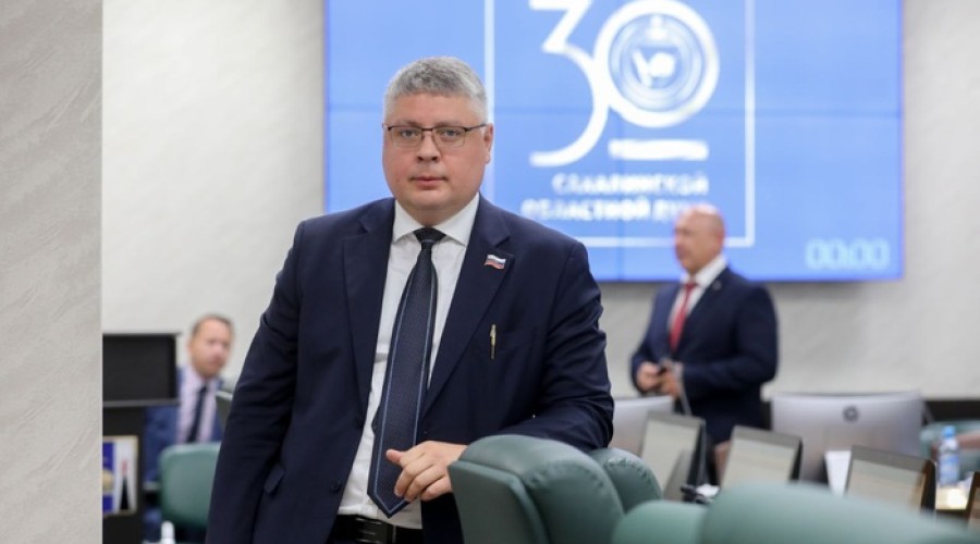 На Сахалине вылет самолета задержали на 40 минут из-за скандалившего депутата