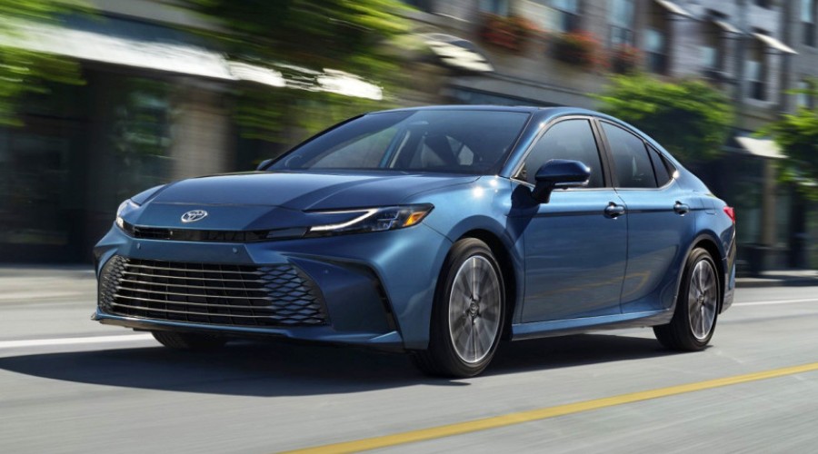 Представлена новая Toyota Camry: теперь без V6