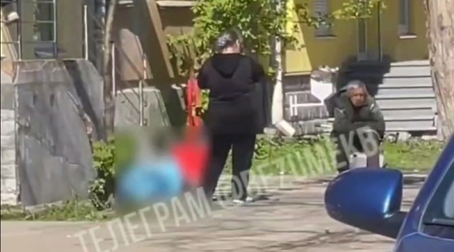 Тело мужчины нашли около алкомаркета в Екатеринбурге