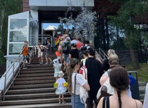 Свердловчане выстроились в огромную очередь к горячим бассейнам