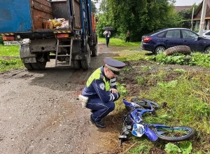 В Нижнем Тагиле мусоровоз задавил 4-летнюю девочку, которая упала с велосипеда