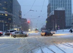 Эксперты объяснили, почему Екатеринбург ежедневно стоит в ужасных пробках