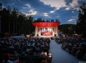 Сергей Пенкин, Евгений Цыганов и Варвара Визбор споют в парке Маяковского