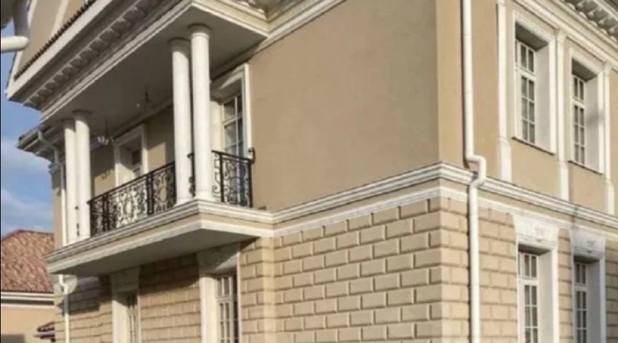 В Академическом районе Екатеринбурга продают дом за 53 миллиона рублей